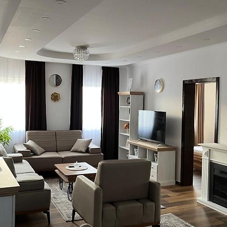 Airport Sky Apartments Lux Belgrado Exterior foto