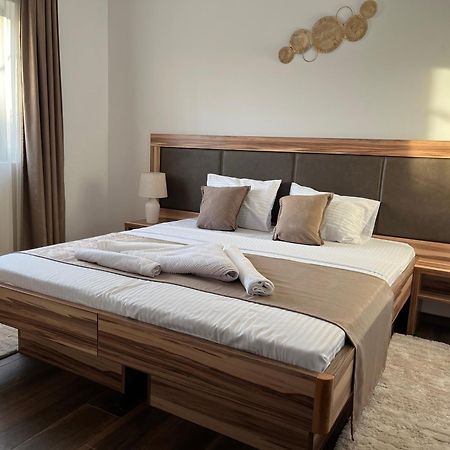 Airport Sky Apartments Lux Belgrado Exterior foto