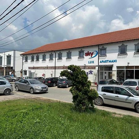 Airport Sky Apartments Lux Belgrado Exterior foto