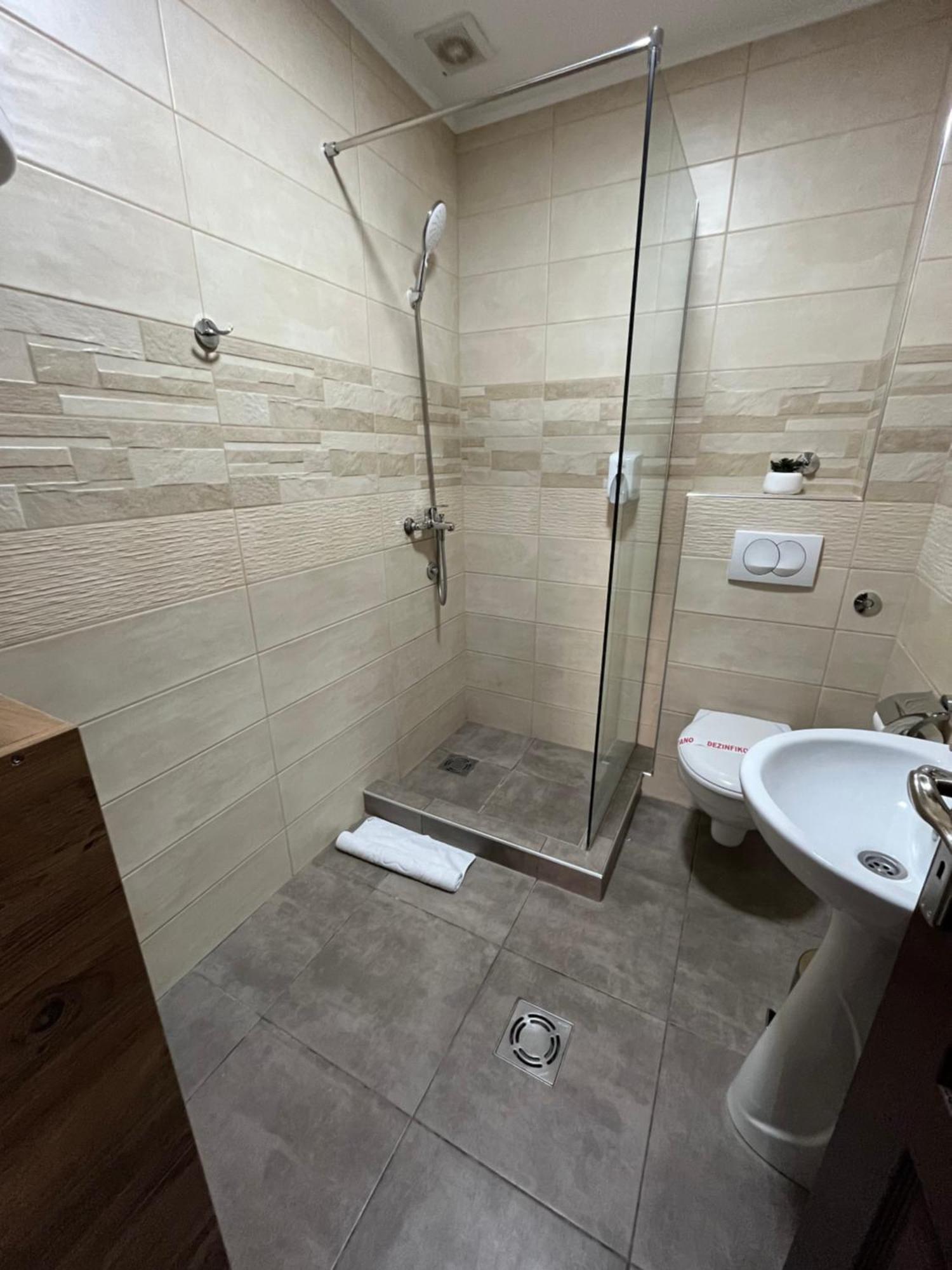Airport Sky Apartments Lux Belgrado Exterior foto