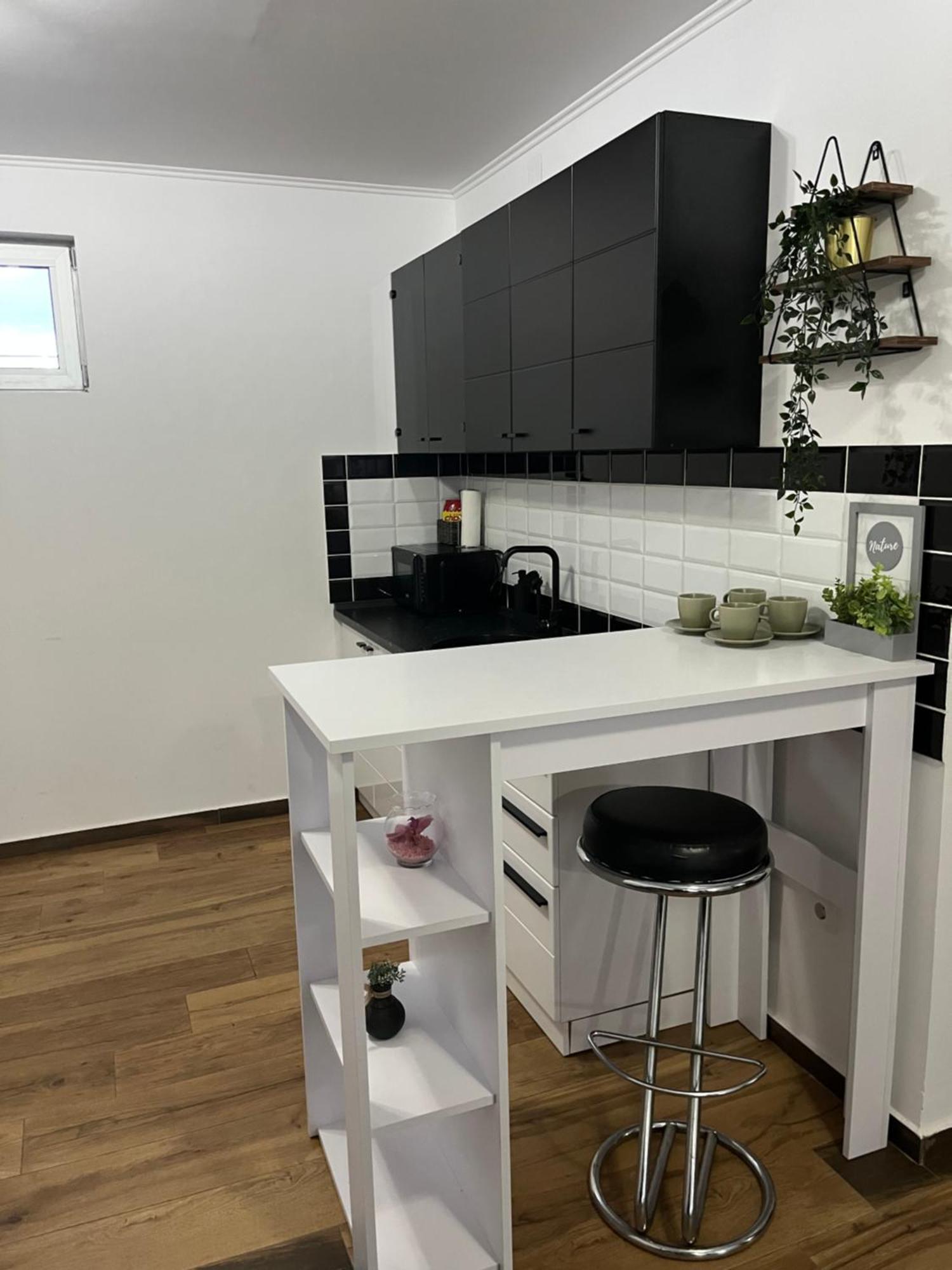 Airport Sky Apartments Lux Belgrado Exterior foto