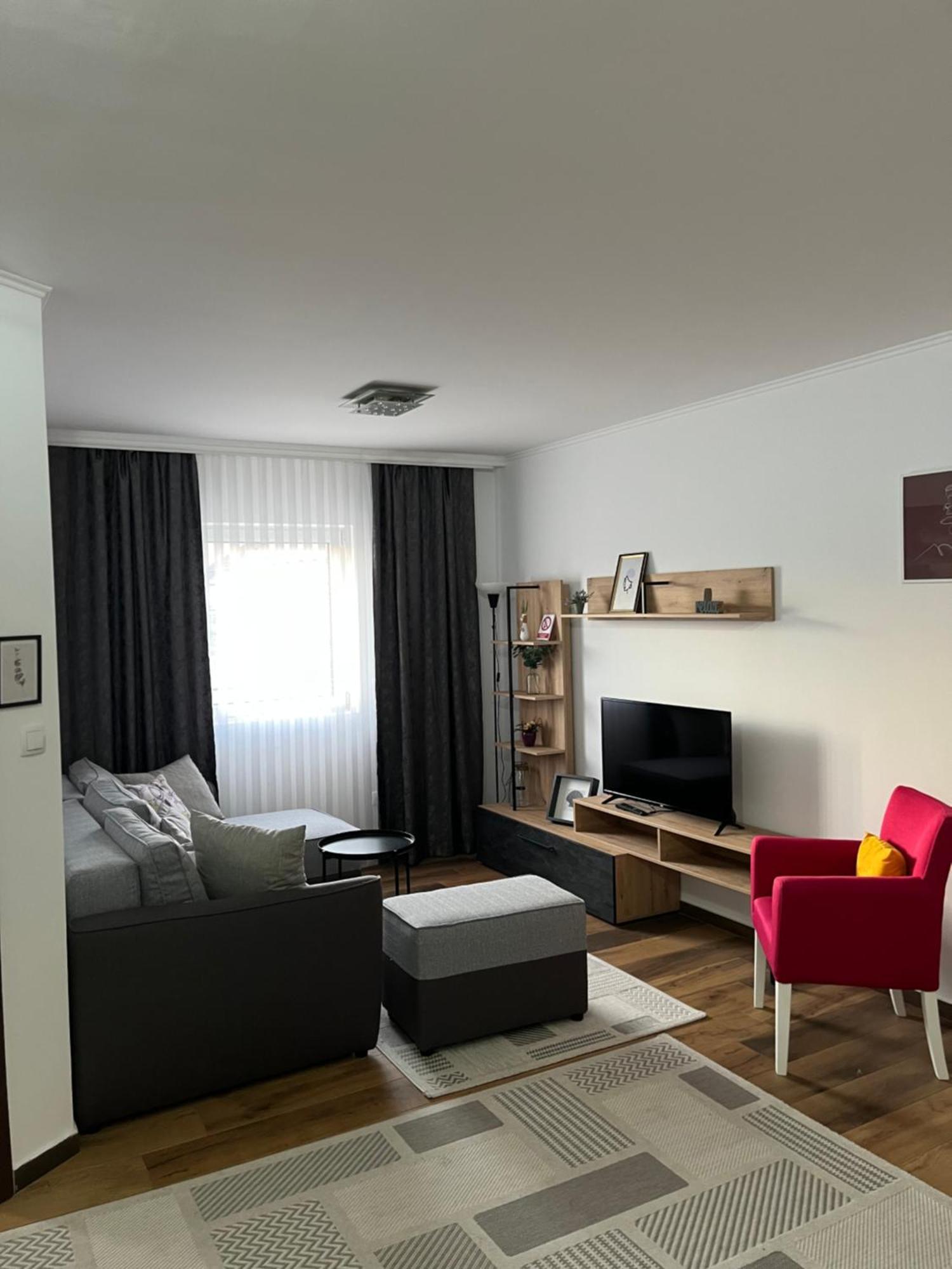 Airport Sky Apartments Lux Belgrado Exterior foto