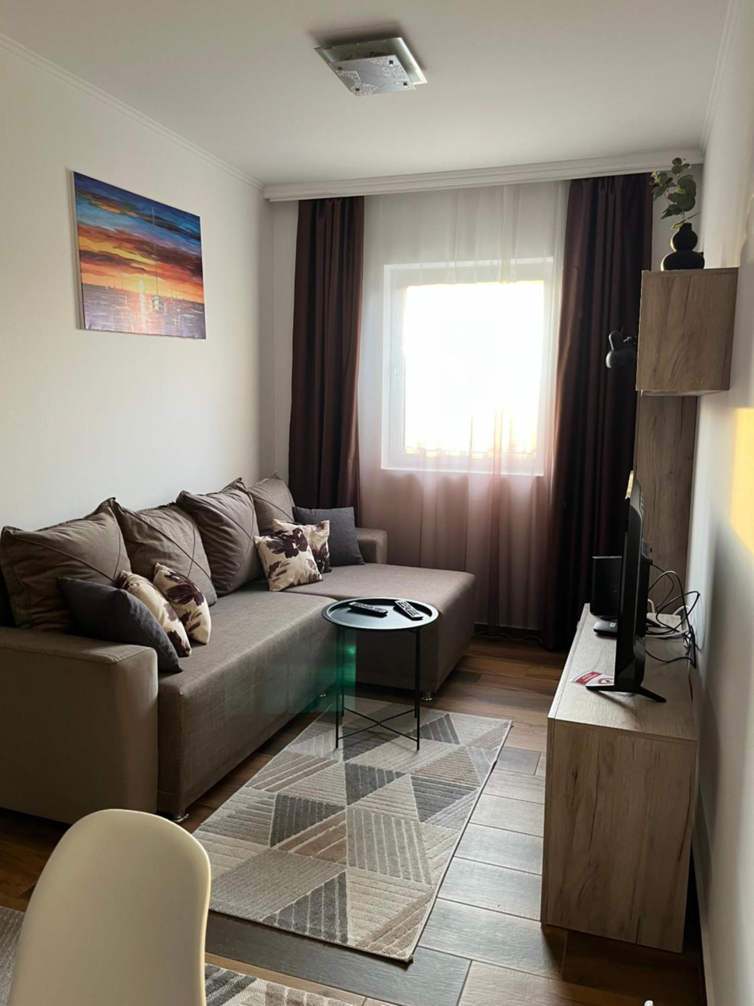 Airport Sky Apartments Lux Belgrado Exterior foto