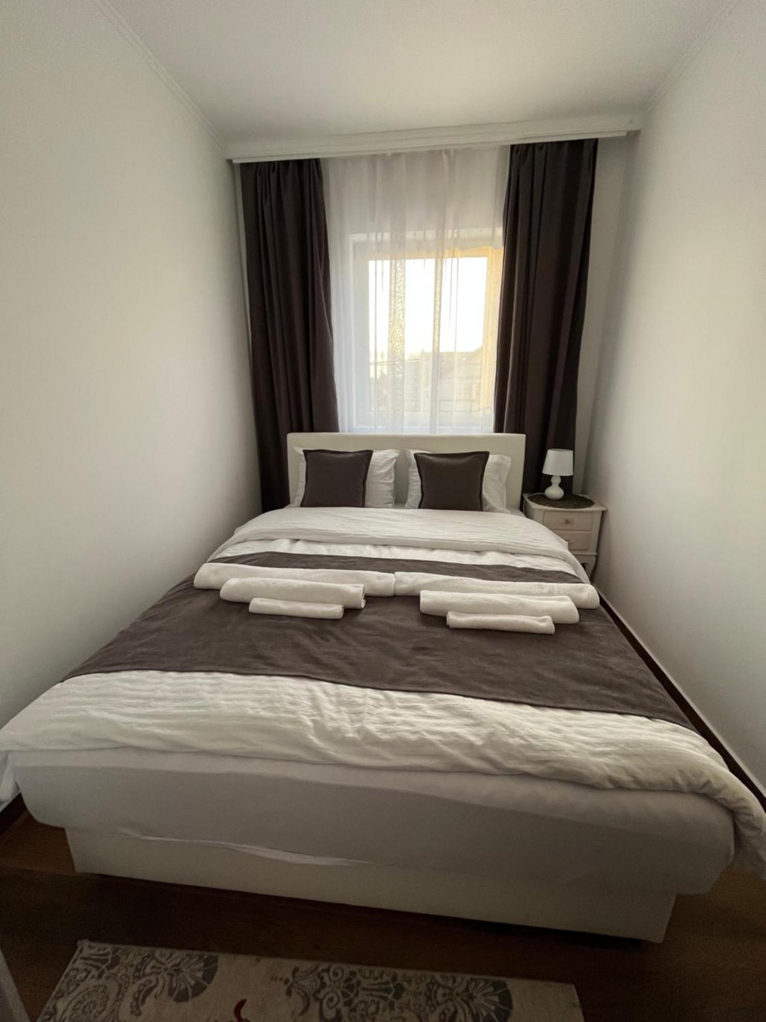 Airport Sky Apartments Lux Belgrado Exterior foto